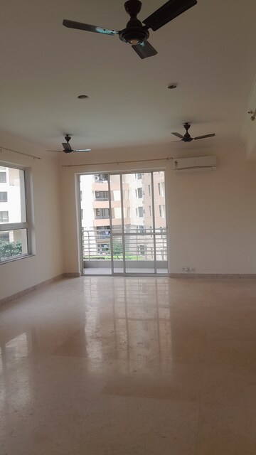 Furnished Amenities in 3 BHK Apartment at Unitech Fresco, Sector 50 – for Rent