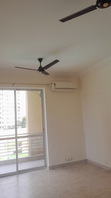 Furnished Amenities in 3 BHK Apartment at Unitech Fresco, Sector 50 – for Rent