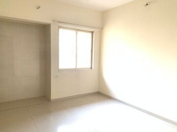 Room in 2 BHK Apartment at Rosa Oasis, Ghodbunder Road – for Rent