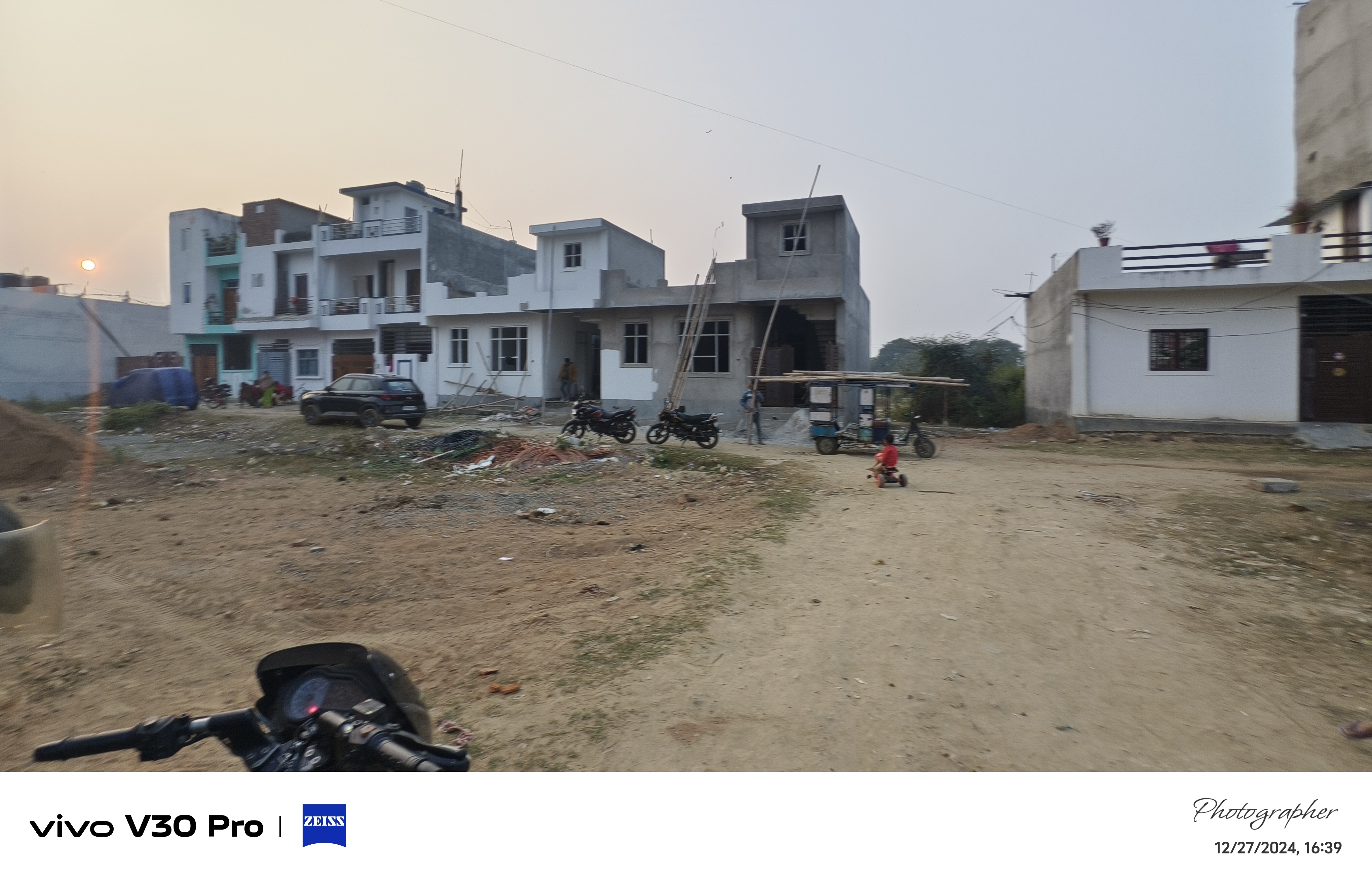 Plot For Sale in 1400 Corner Plot Sale Man