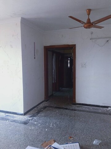 Room in 3 BHK Apartment at Dheeraj Valley, Goregaon East – for Rent