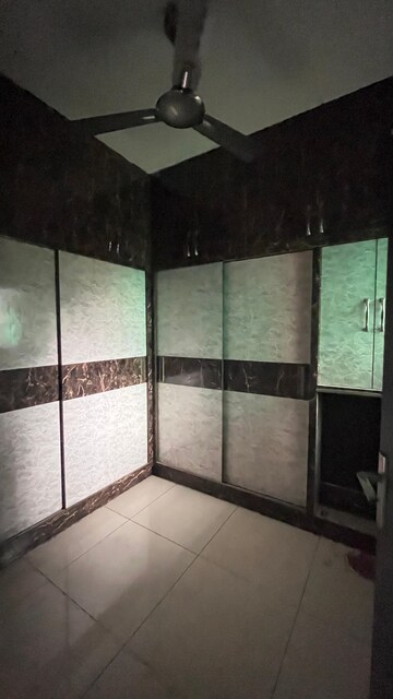 Room in 2.5 BHK Apartment at Ajnara Grand Heritage, Sector 74 – for Rent