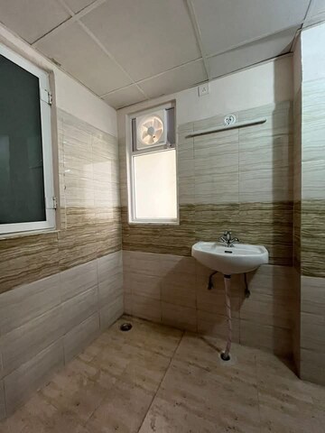 Bathroom in 2.5 BHK Apartment at Amrapali Golf Homes, Sector 4, Greater Noida – for Rent