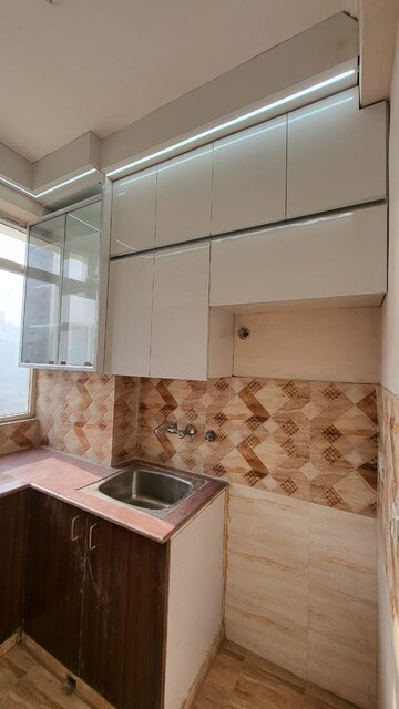 Kitchen in 2.5 BHK Apartment at Amrapali Golf Homes, Sector 4, Greater Noida – for Rent