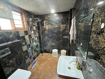 Master Bedroom in 3 BHK Builder Floor at Sector 76 – for Rent