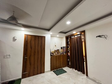 Bedroom in 3 BHK Builder Floor at Sector 76 – for Rent