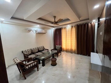 Living Room in 3 BHK Builder Floor at Sector 76 – for Rent
