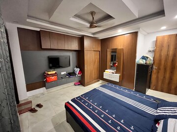 Bedroom in 3 BHK Builder Floor at Sector 76 – for Rent
