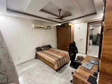 Living Room in 3 BHK Builder Floor at Sector 76 – for Rent
