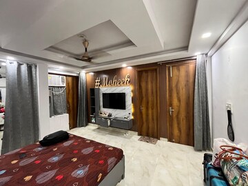 Bedroom in 3 BHK Builder Floor at Sector 76 – for Rent