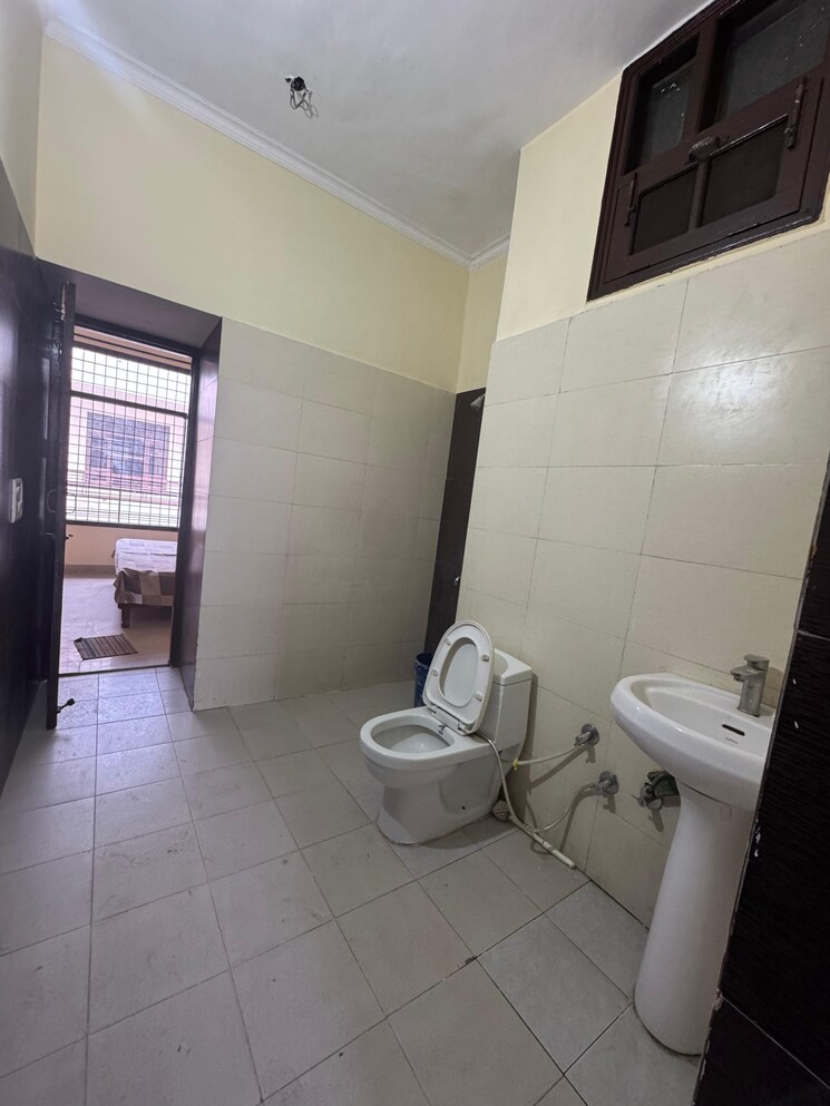 Bathroom, sector 117 3 Bedroom 200 Sq.Yd. Apartment In Sector 117 Mohali 8008596