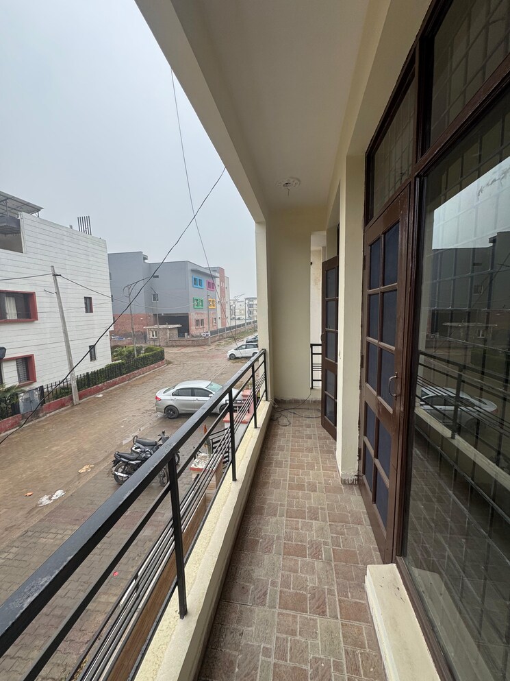 Balcony, sector 117 3 Bedroom 200 Sq.Yd. Apartment In Sector 117 Mohali 8008596