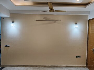 Room in 3 BHK Builder Floor at Sector 11a – for Sale
