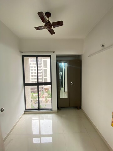 Room in 1.5 BHK Apartment at Lodha Palava Fresca C And D, Dombivli East – for Rent