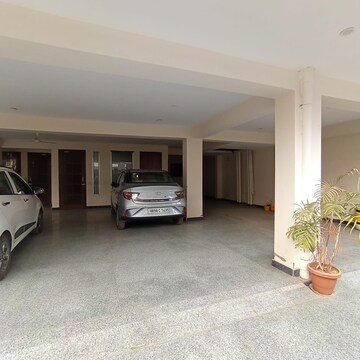 Master Bedroom in 2 BHK Builder Floor at Sector 46 – for Rent