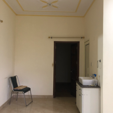Bathroom in 1.5 BHK Villa at Sector 21 – for Rent
