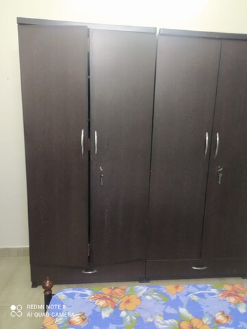 Room in 3.5 BHK Apartment at Sector 4, Greater Noida – for Rent