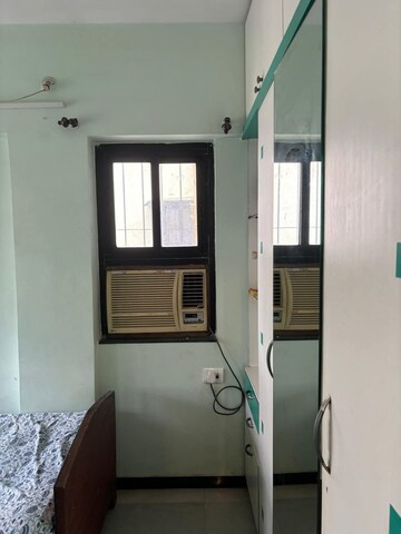 Room in 2 BHK Apartment at Mantri Park, Goregaon East – for Rent