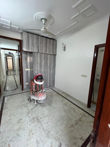 Parking in 3 BHK Builder Floor at Malviya Nagar – for Sale