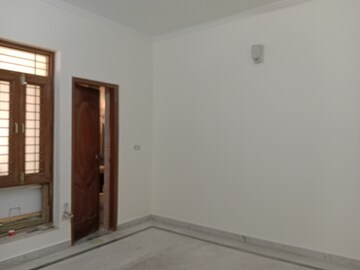 Room in 3 BHK Builder Floor at Sector 37 – for Rent