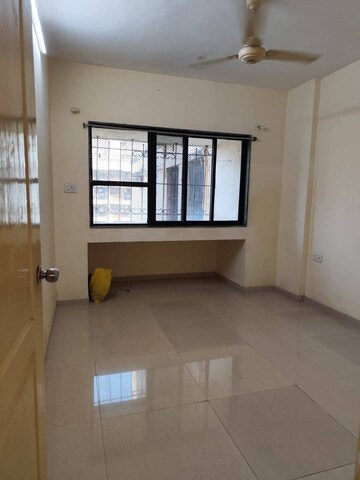Room in 2 BHK Apartment at Vaishali CHS Chembur, Chembur – for Rent