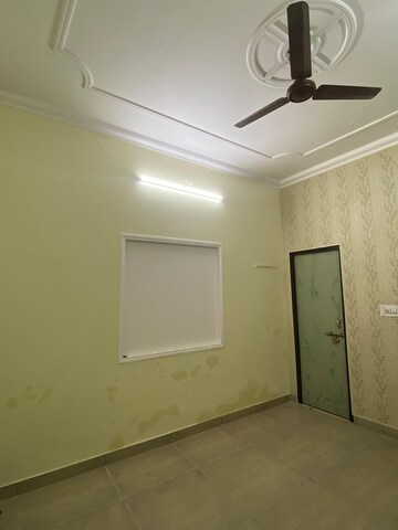 Room in 2 BHK Independent House at Jankipuram – for Rent