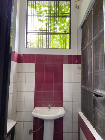 Master Bedroom in 2 BHK Independent House at Jankipuram – for Rent