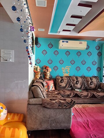 Bedroom in 4 BHK Apartment at Hiranandani Estate – for Rent