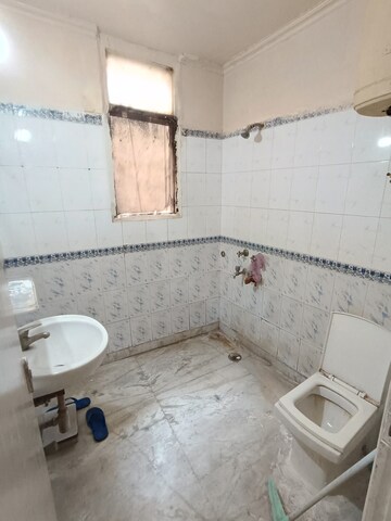 Bathroom in 1 BHK Builder Floor at Malviya Nagar – for Rent