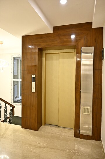 Room in 4 BHK Penthouse at Greater Kailash ii – for Rent