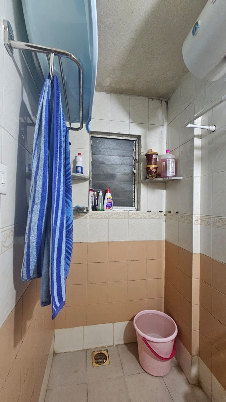 Bathroom, mahalaxmi-vihar 2 Bedroom 1000 Sq.Ft. Apartment In Vishrantwadi Pune 8009425