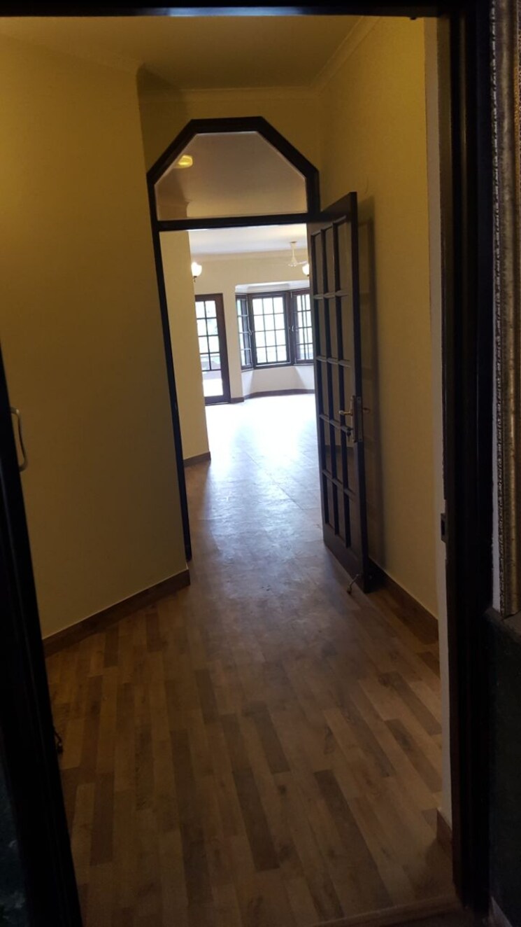 Room, greater kailash ii 3 Bedroom 500 Sq.Yd. Builder Floor In Greater Kailash ii Delhi 8009481