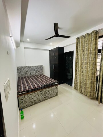Bedroom in 1 BHK Builder Floor at Sector 40 – for Rent