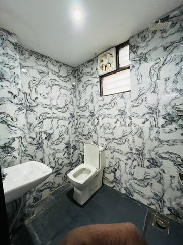 Bathroom in 1 BHK Builder Floor at Sector 40 – for Rent