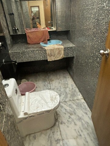 Bathroom in 3 BHK Apartment at Mahalaxmi – for Rent