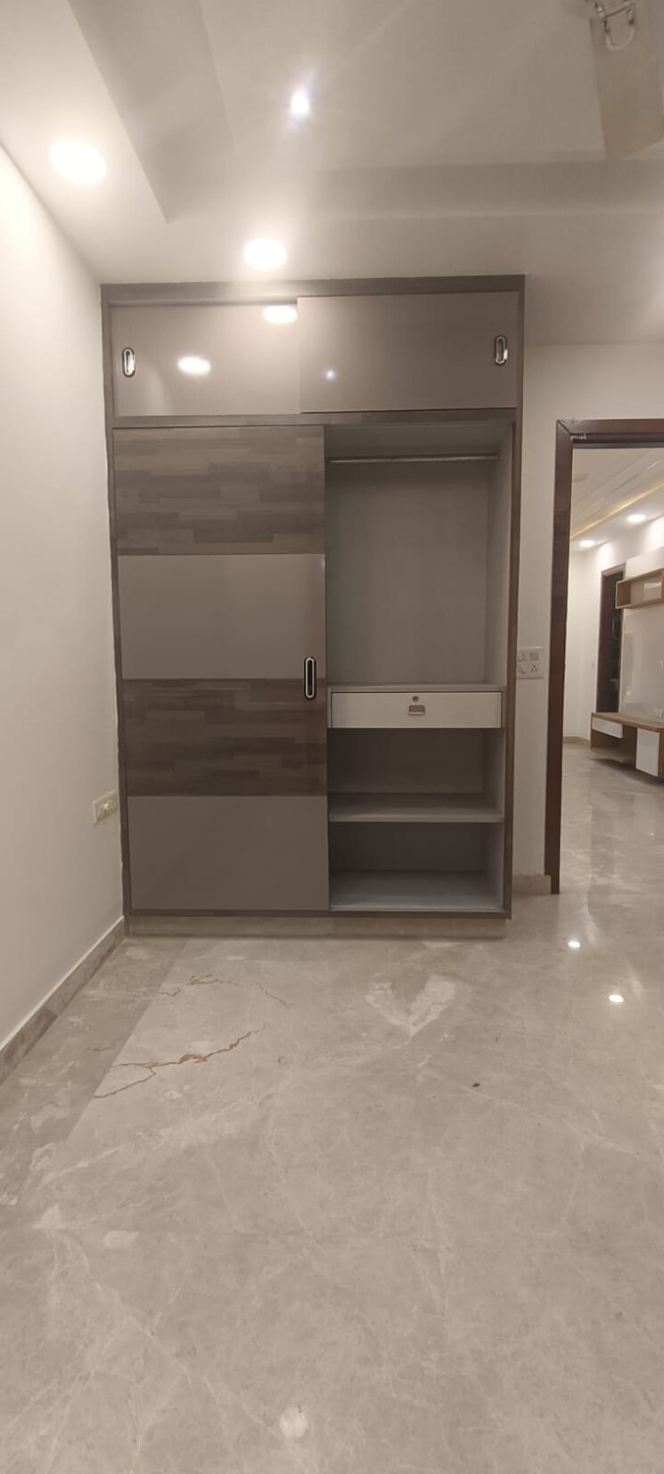 Room, janakpuri 3.5 Bedroom 1350 Sq.Ft. Apartment In Janakpuri Delhi 8009489