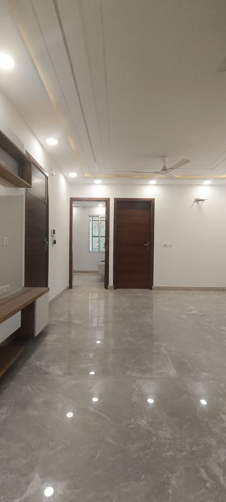 Room, janakpuri 3.5 Bedroom 1350 Sq.Ft. Apartment In Janakpuri Delhi 8009489