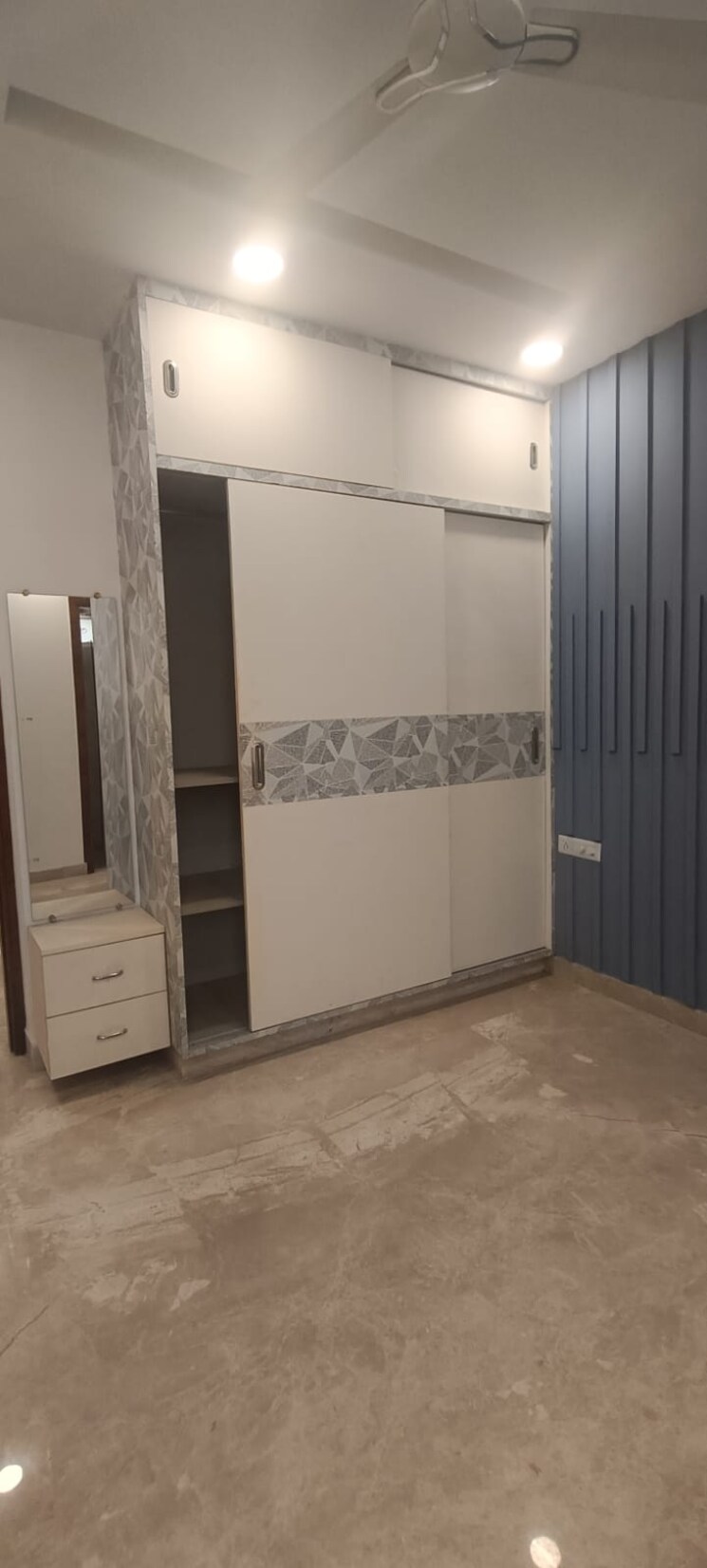 Room, janakpuri 3.5 Bedroom 1350 Sq.Ft. Apartment In Janakpuri Delhi 8009489