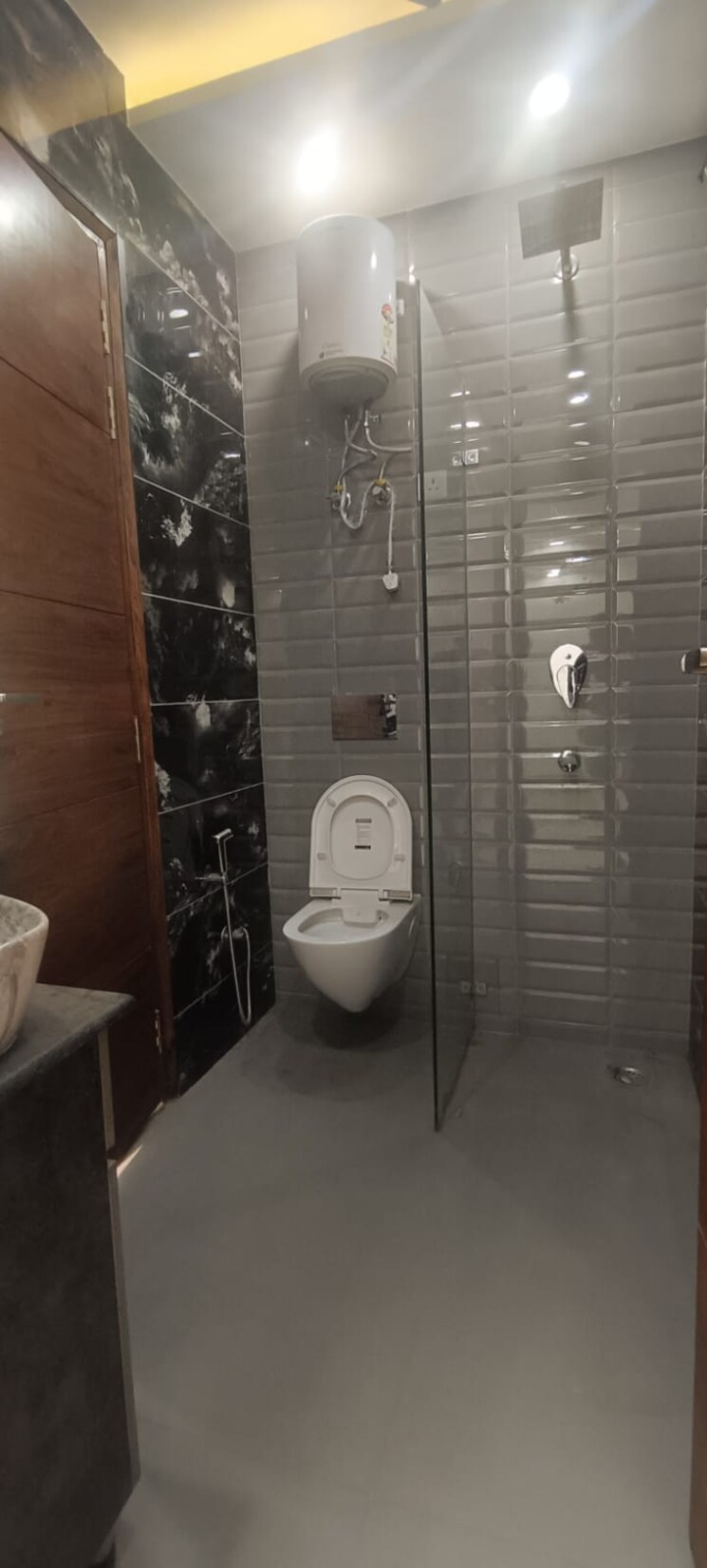 Bathroom, janakpuri 3.5 Bedroom 1350 Sq.Ft. Apartment In Janakpuri Delhi 8009489