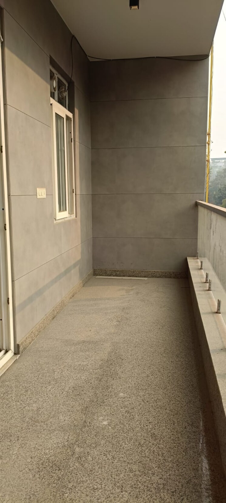 Balcony, janakpuri 3.5 Bedroom 1350 Sq.Ft. Apartment In Janakpuri Delhi 8009489