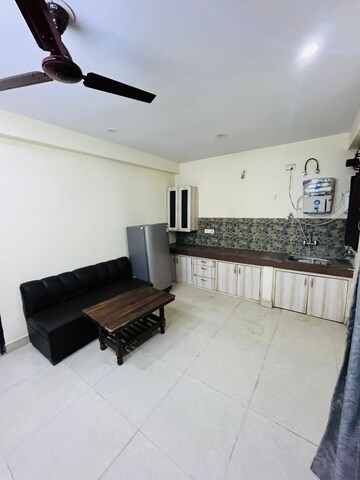 Master Bedroom in 1 BHK Builder Floor at Sector 40 – for Rent