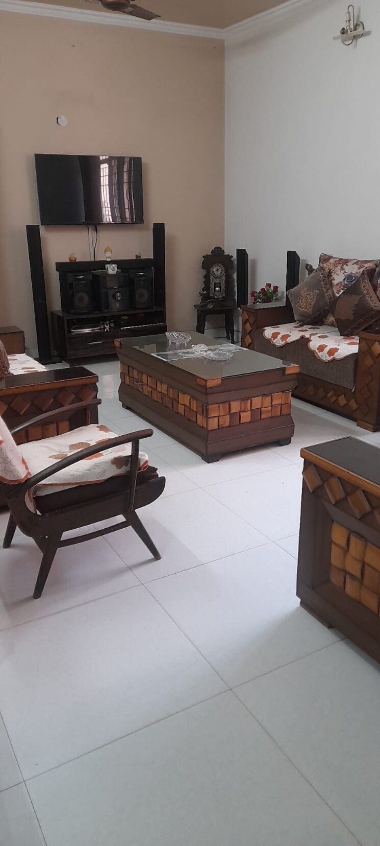 Living Room, jal-vayu-vihar-noida 3 Bedroom 1050 Sq.Ft. Apartment In Sector 21 Noida 8009553