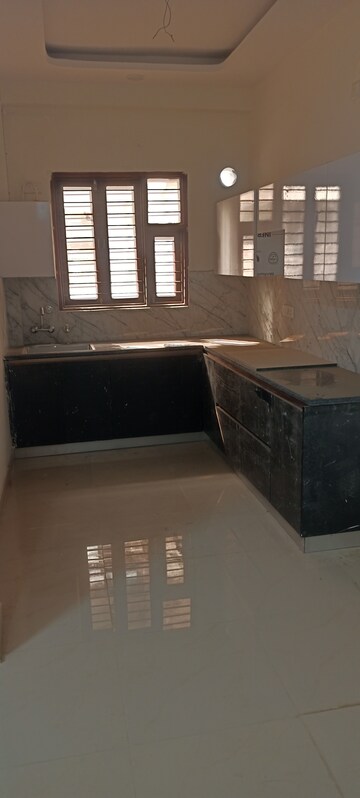 Kitchen in 3 BHK Villa at Sindhuja Greens, Sector 10 Greater Noida – for Rent
