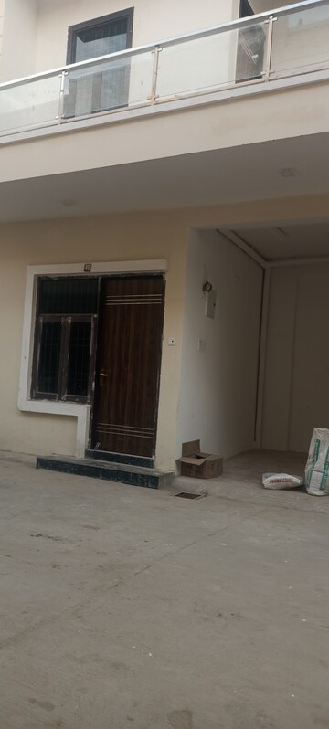 Building Lobby in 3 BHK Villa at Sindhuja Greens, Sector 10 Greater Noida – for Rent