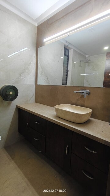 Attached Bathroom in 2.5 BHK Apartment at Khar West – for Rent