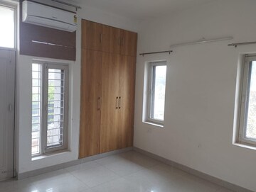 Room in 3 BHK Builder Floor at Ansal Sushant Lok I, Sector 43 – for Rent