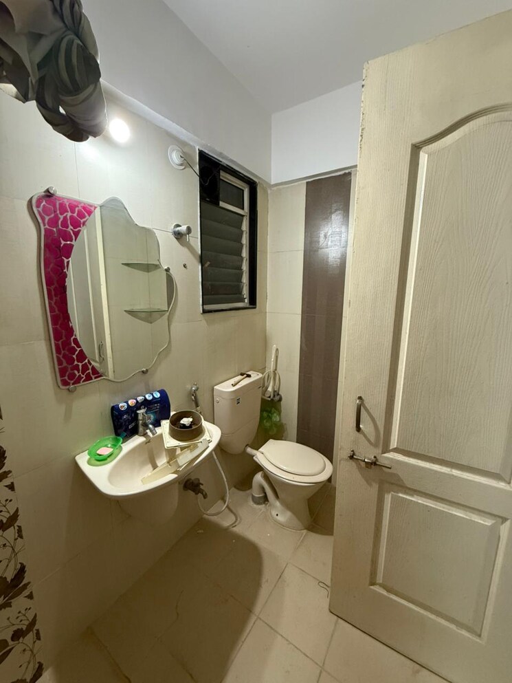 Bathroom, suyog-saffron 2 Bedroom 850 Sq.Ft. Apartment In Pimple Saudagar Pune 8009691