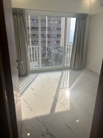 Room in 2 BHK Apartment at Hiranandani Atlantis, Powai – for Rent