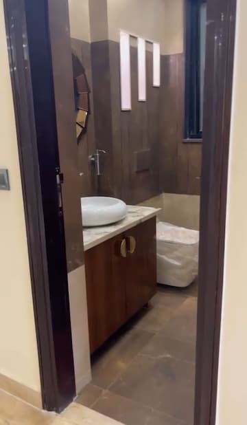 Bathroom in 4 BHK Builder Floor at Ansal Sushant Lok I, Sector 43 – for Rent