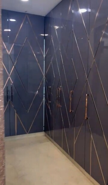 Room in 4 BHK Builder Floor at Ansal Sushant Lok I, Sector 43 – for Rent